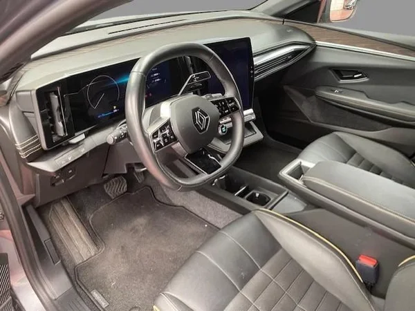 Renault Megane E-Tech (2022) — foto 14 van 14
