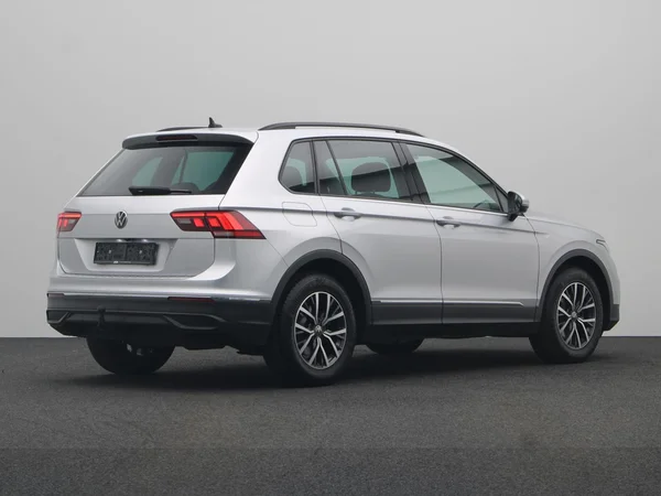 VOLKSWAGEN Tiguan (2021) — foto 12 van 21