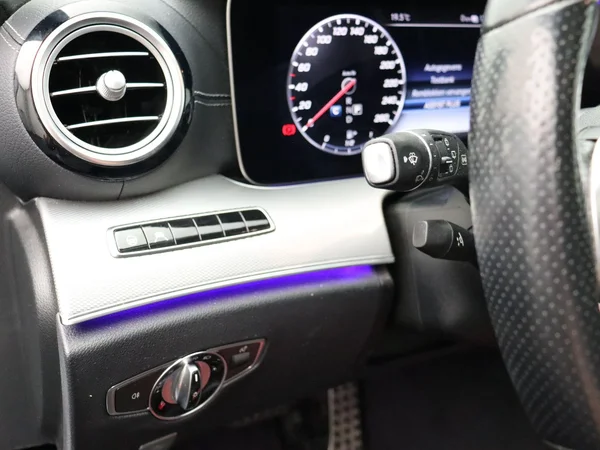 Mercedes-Benz E-Klasse (2020) — foto 5 van 32