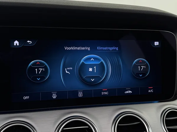 MERCEDES E 300 (2021) — foto 18 van 34