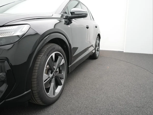 AUDI Q4 e-tron (2025) — foto 4 van 30