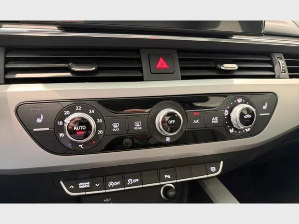 Audi A4 (2022) — foto 14 van 26