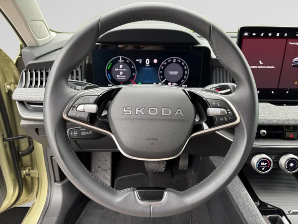SKODA Superb Combi PHEV (2026) — foto 4 van 24