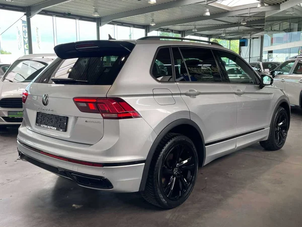Volkswagen Tiguan (2021) — foto 15 van 21