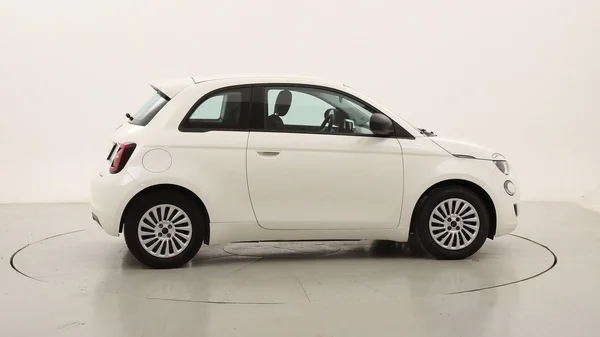 Fiat E-500 (2023) — foto 17 van 20