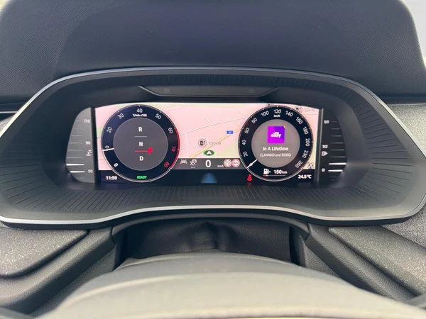 SKODA Octavia SW (2024) — foto 12 van 13