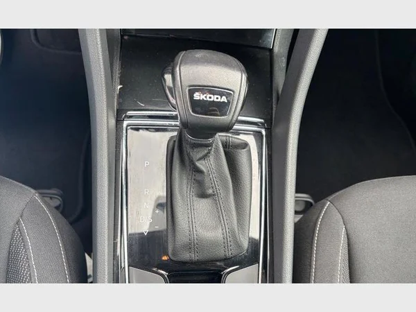 Skoda Karoq (2022) — foto 9 van 24
