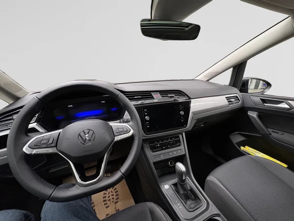 VOLKSWAGEN Touran (2026) — foto 16 van 21
