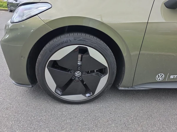 VOLKSWAGEN ID.3 (2024) — foto 4 van 18