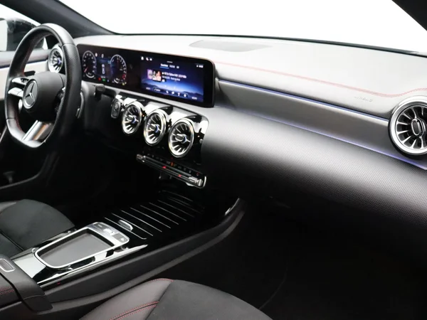 Mercedes-Benz CLA (2024) — foto 22 van 32
