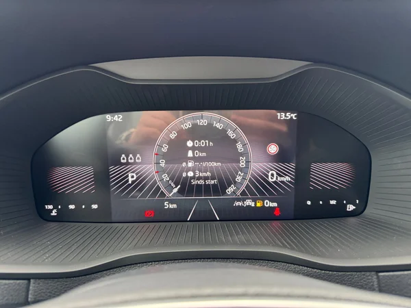 SKODA Karoq (2025) — foto 6 van 22