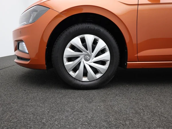 VOLKSWAGEN Polo (2018) — foto 11 van 19