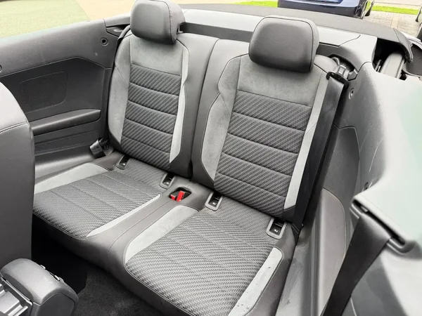 Volkswagen T-Roc (2023) — foto 8 van 26