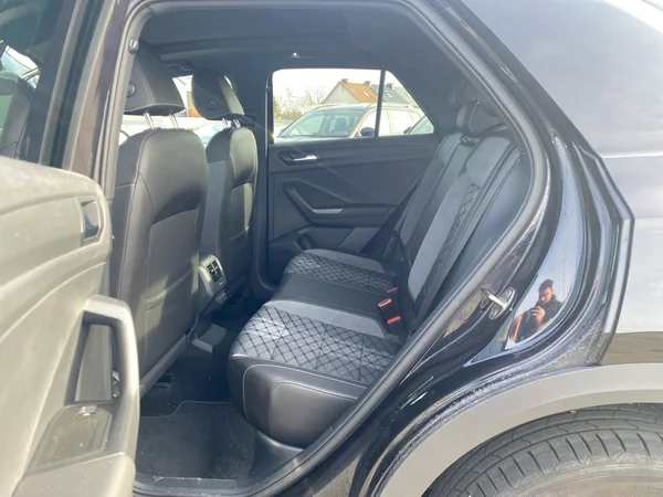 VOLKSWAGEN T-Roc (2024) — foto 4 van 17
