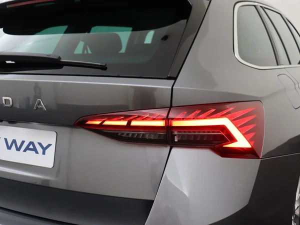 SKODA Octavia Combi (2024) — foto 8 van 20