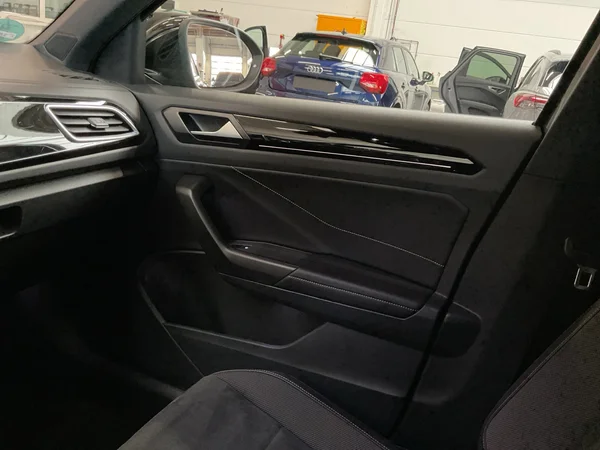 VOLKSWAGEN T-Roc (2023) — foto 3 van 23