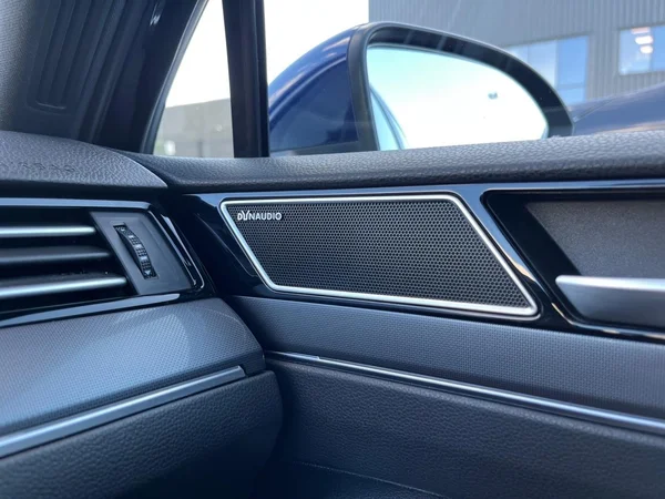 VOLKSWAGEN Passat (2018) — foto 9 van 22