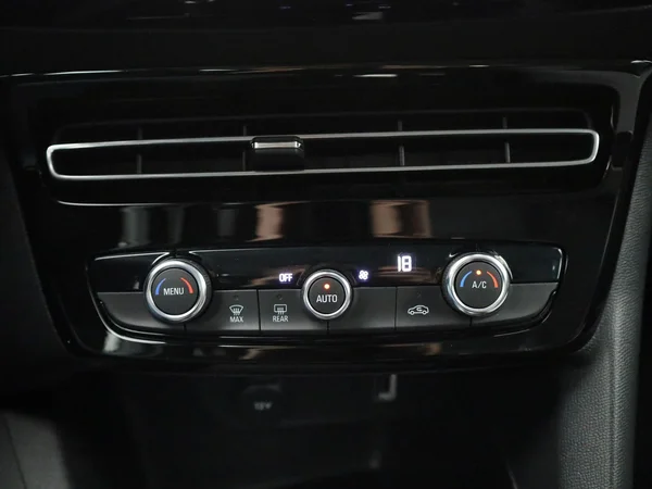 Opel Mokka-e (2023) — foto 9 van 39