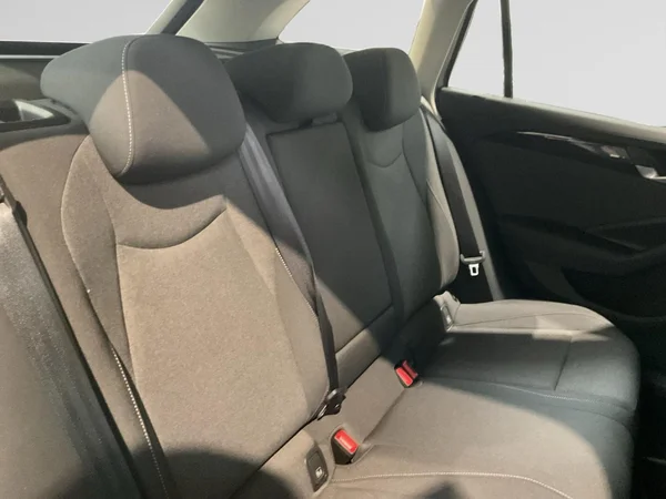 VOLKSWAGEN Passat SW (2024) — foto 11 van 24