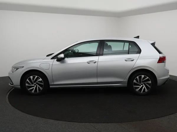 VOLKSWAGEN Golf VIII eHybrid (PHEV) (2022) — foto 6 van 24
