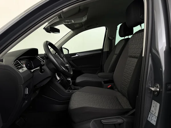 VOLKSWAGEN Tiguan (2022) — foto 2 van 29