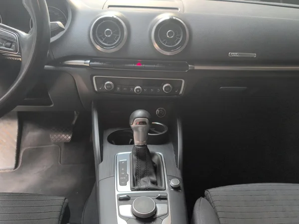 AUDI A3 Sedan (2018) — foto 3 van 24