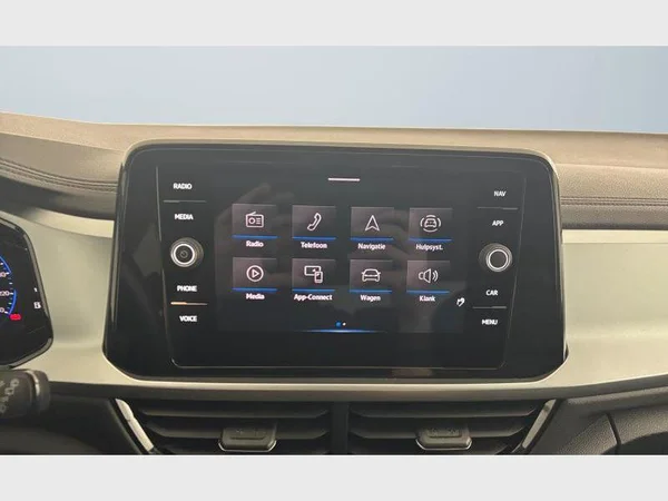 Volkswagen T-Roc (2024) — foto 7 van 24