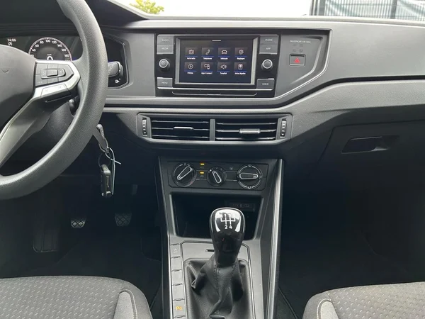 VOLKSWAGEN Polo (2024) — foto 3 van 22