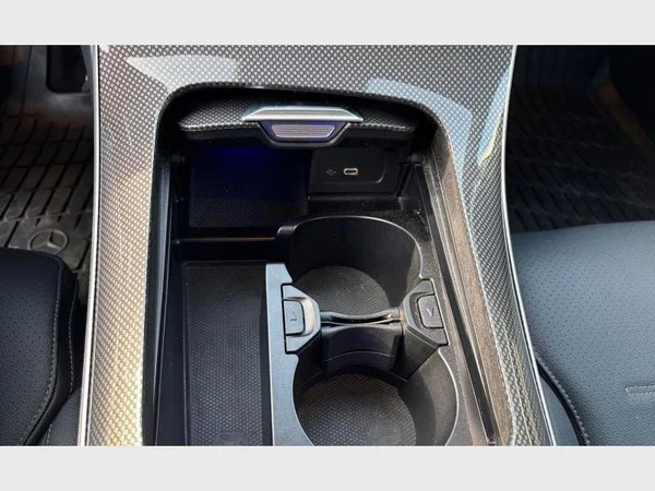 Mercedes-Benz C 200 (2023) — foto 14 van 29