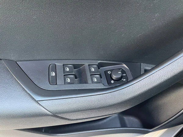 SKODA Karoq (2018) — foto 2 van 21