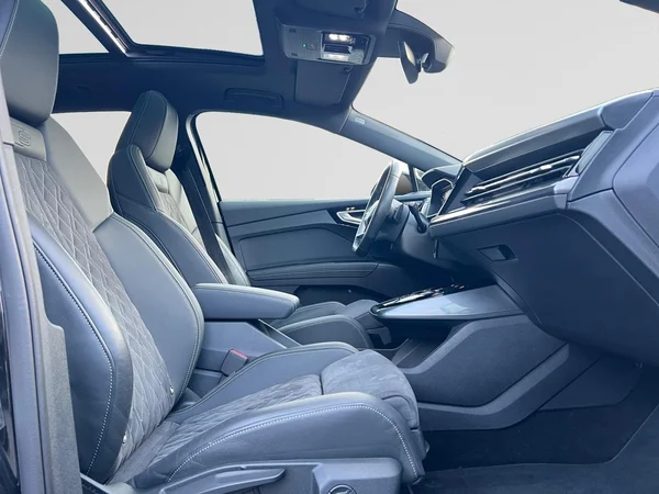 AUDI Q4 e-tron (2024) — foto 18 van 18