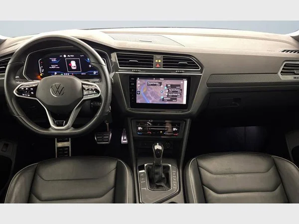 Volkswagen Tiguan (2021) — foto 2 van 15