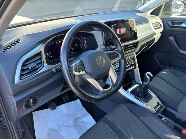 VOLKSWAGEN T-Roc (2022) — foto 3 van 21
