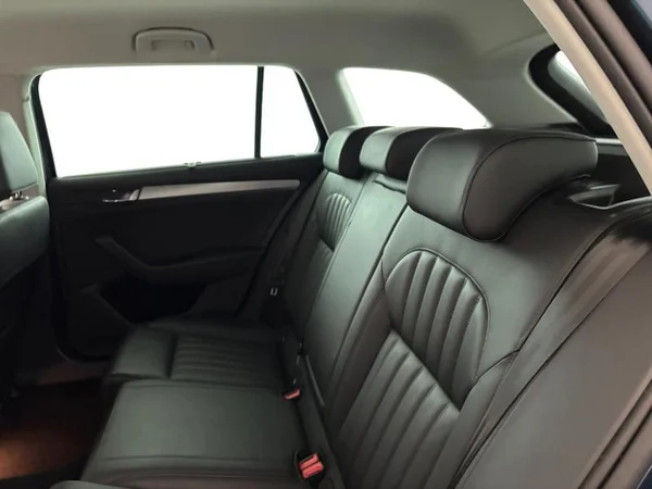 SKODA Superb Combi Dsl (2019) — foto 8 van 17