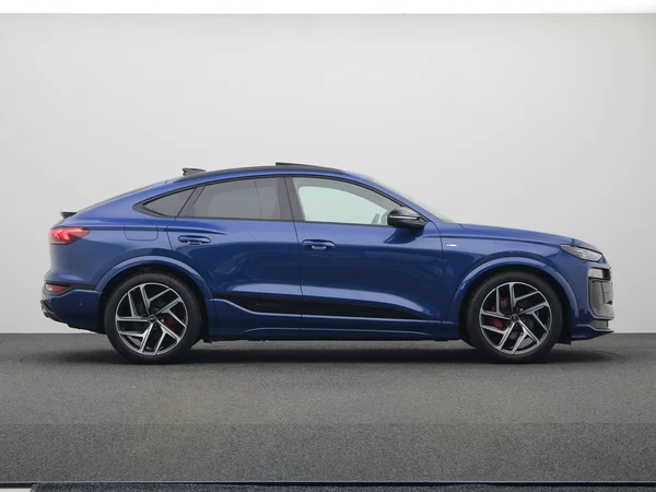 AUDI Q6 Sportback e-tron (2025) — foto 18 van 33
