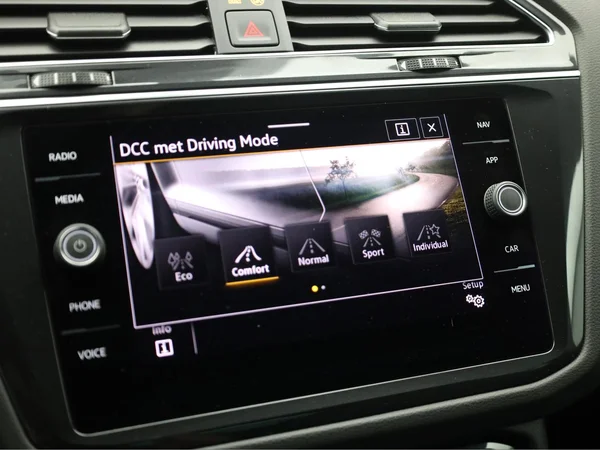 VOLKSWAGEN Tiguan (2022) — foto 14 van 23