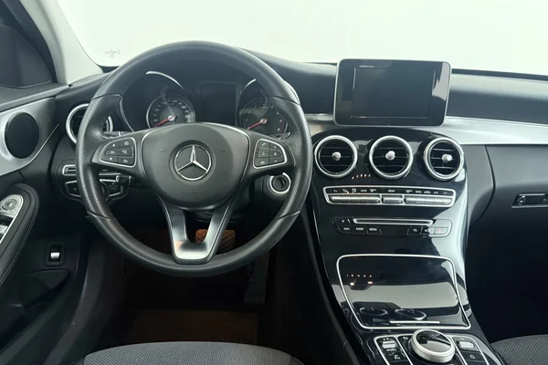 Mercedes-Benz C-Class (W205) (2018) — foto 11 van 25