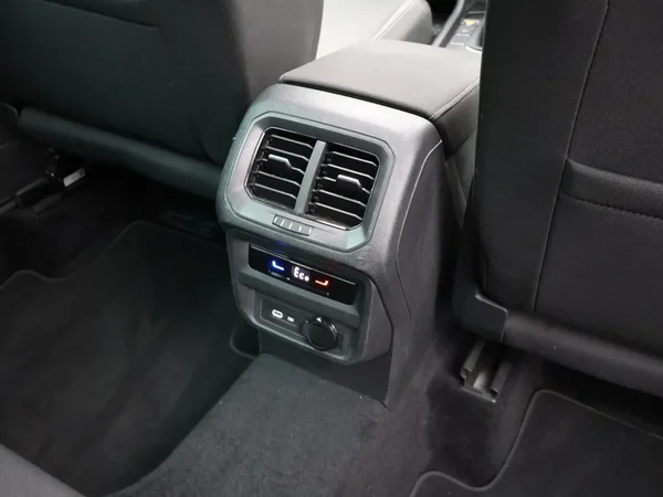 Volkswagen Tiguan (2023) — foto 13 van 33