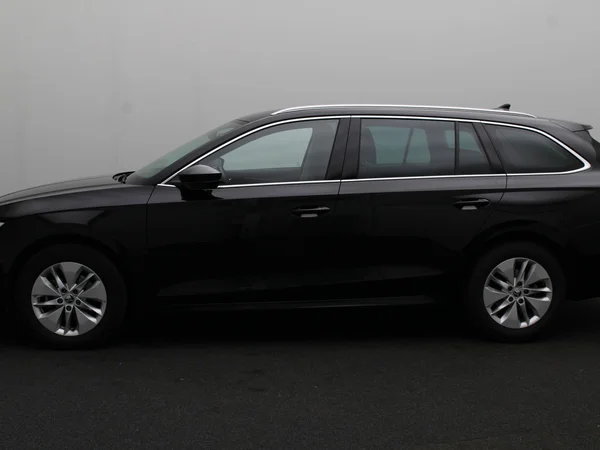 SKODA Octavia Combi (2023) — foto 3 van 18