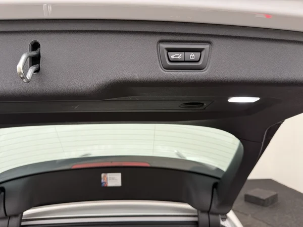BMW 320 (2022) — foto 9 van 27