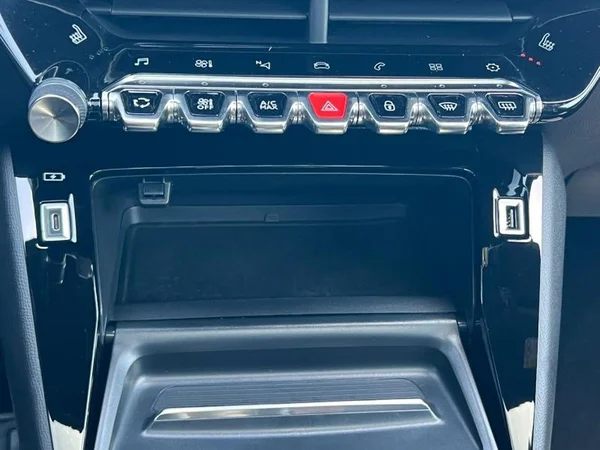 PEUGEOT 208 Dsl (2023) — foto 15 van 24