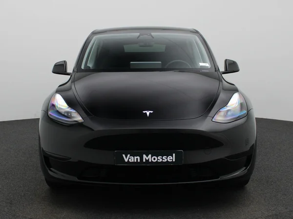 Tesla Model Y (2023) — foto 23 van 39
