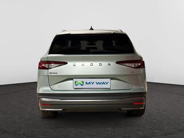 SKODA Enyaq (2024) — foto 9 van 15