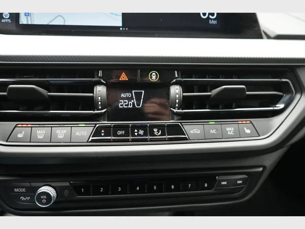 BMW 120 Hatch (2022) — foto 8 van 26