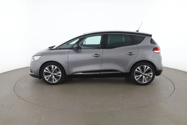 Renault Scenic (2017) — foto 9 van 16