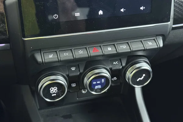 Renault Arkana E-TECH (HEV) (2022) — foto 13 van 28