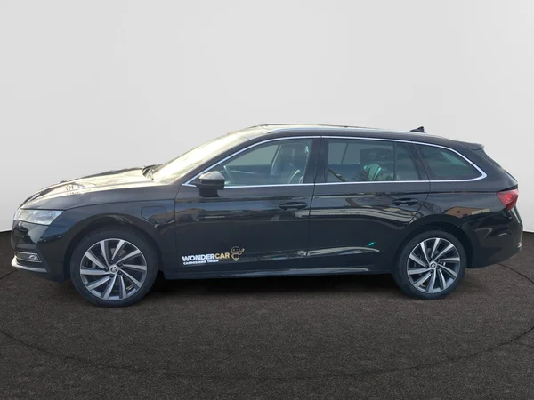 SKODA Octavia Combi PHEV (2024) — foto 7 van 26
