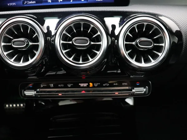 Mercedes-Benz CLA (2023) — foto 14 van 30