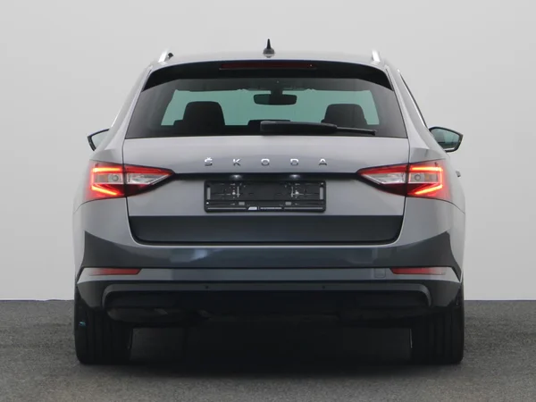 SKODA Superb Combi (2023) — foto 20 van 23