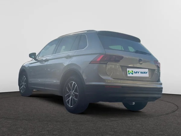 VOLKSWAGEN Tiguan (2017) — foto 12 van 21